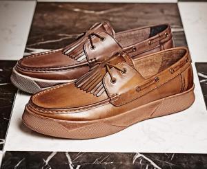 China Retro Casual Men Flats Shoes Custom Mens Leather Driving Loafers With Tassels factory