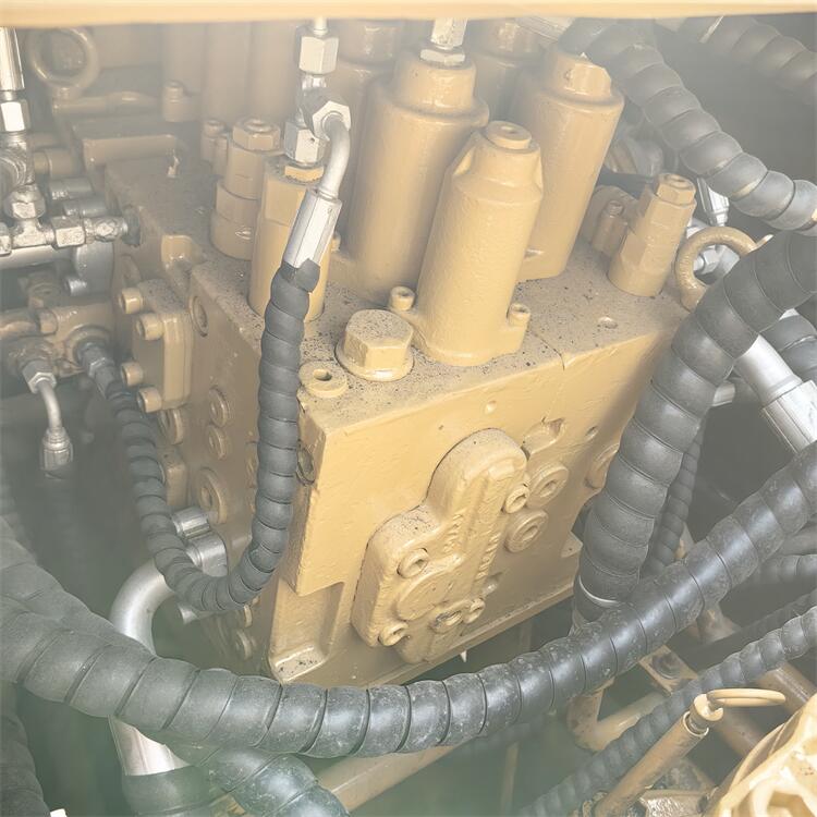 Active Sany SY215 Excavator in ORIGINAL Hydraulic Valve Machine Weight 21000 KG