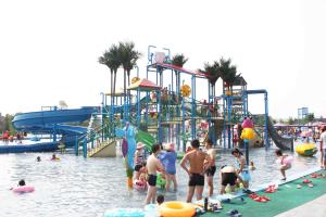 China Summer Outdoor Aqua Playground Park Games Fiberglass Water Slide for Theme Park factory