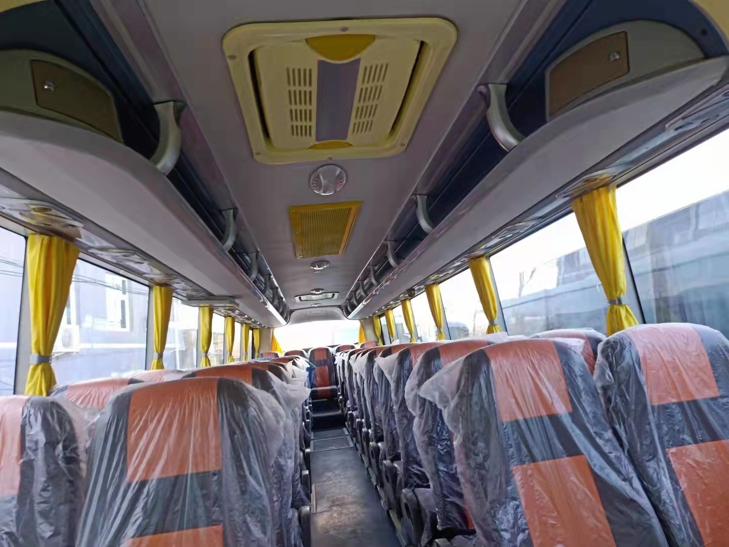 Used Buses Bus Youtong ZK6127 Yutong Bus 60 Places Left Hand Drive