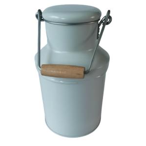 China Vintage Decorative Metal Tin Milk Churn With Wood Handle Sweets Tin Packaging factory