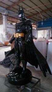 China Outdor Garden sculpture batman's character theme statue as decoration statue in shop/ mall /event celebrity activity factory