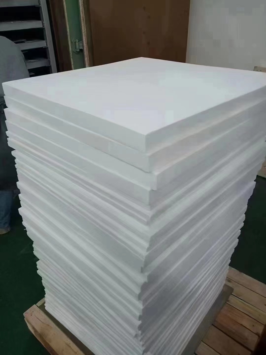 Non Stick Raw Material White 100% Virgin PTFE Sheet Roll expanded ptfe sheet Cutting
