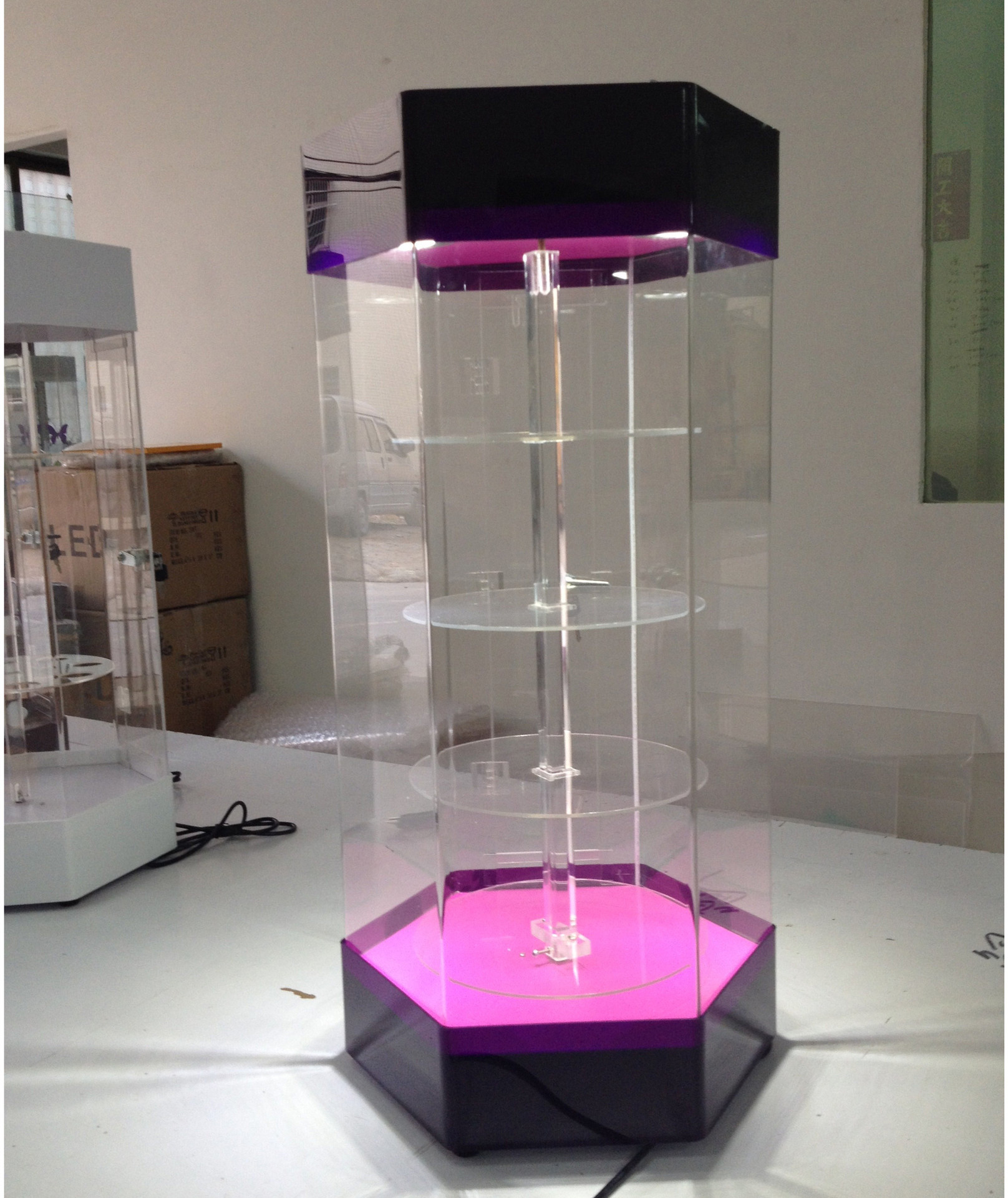 Multi Color Rotary Acrylic Retail Display Stands 4 Storey High Strength Titanium Alloy Material