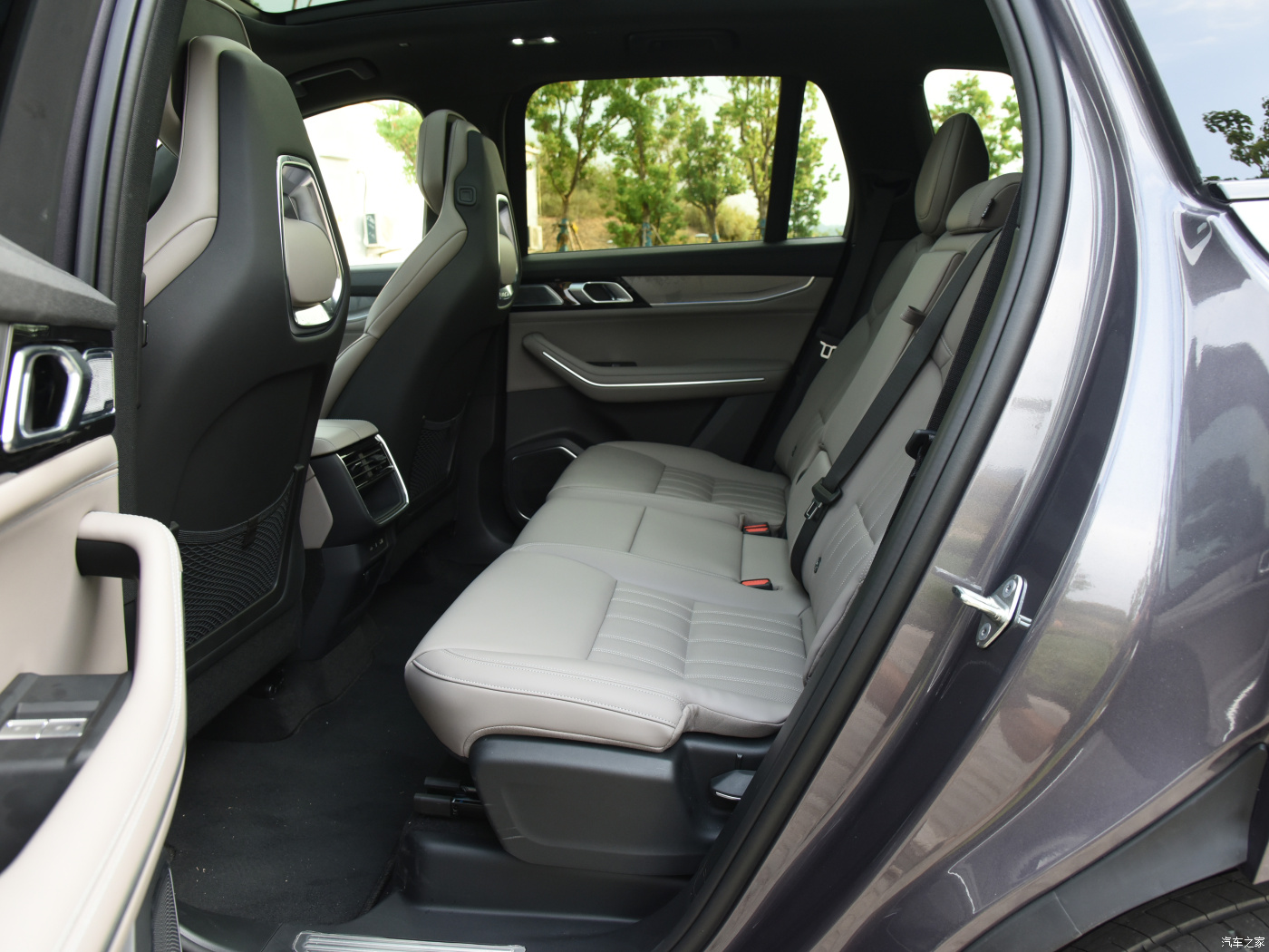 2023 Geely Lynkco 09 EM-P PHEV Petrol electric hybrid suv at with and pure electric cruising range of 150km