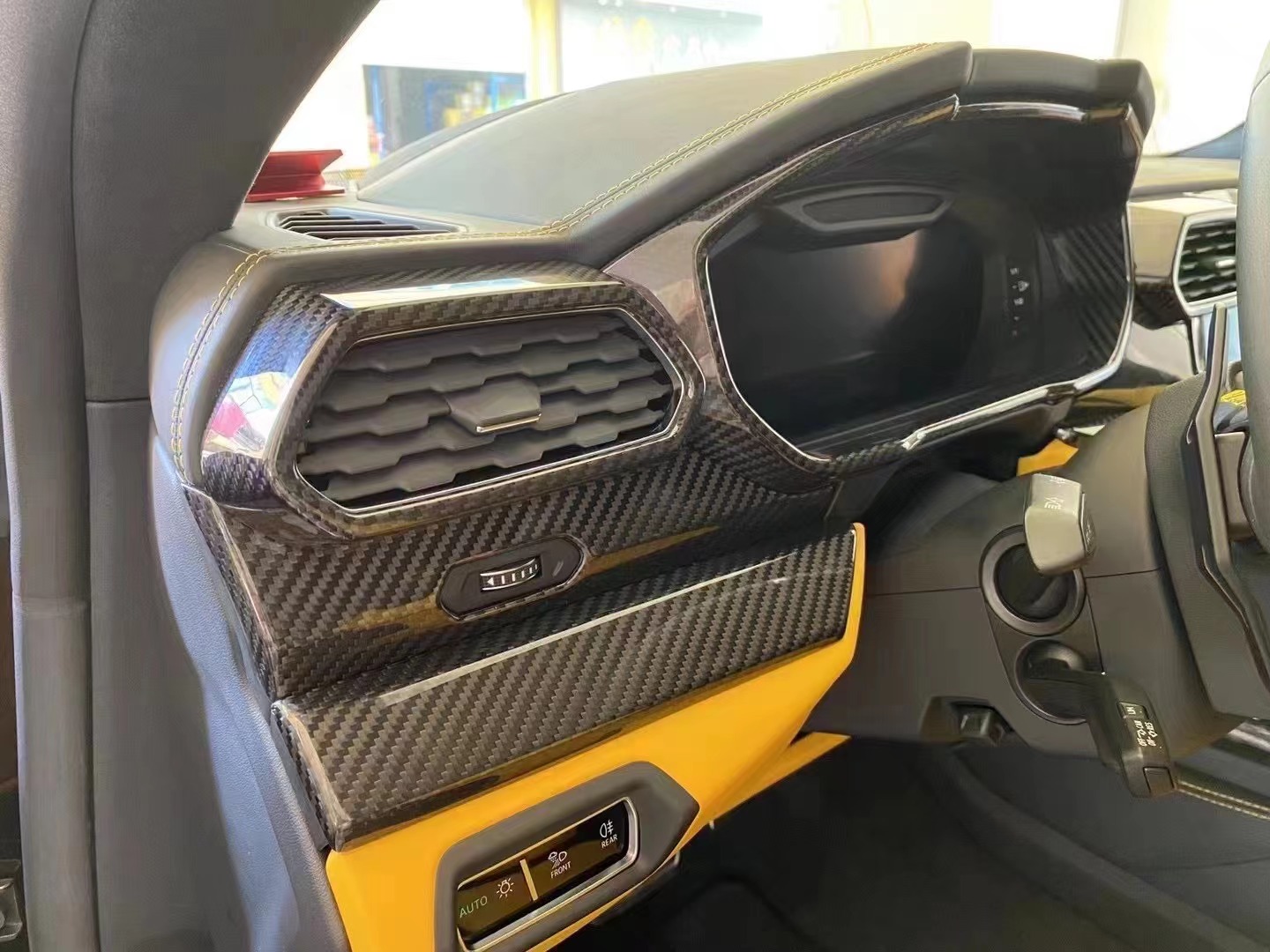 Auto Parts Carbon Fiber Interior for Lamborghini Urus Urus Carbon Fiber Central air Conditioning Control Surface