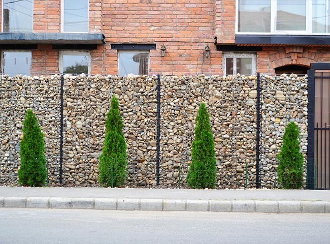 Welded gabion basket for residential wall