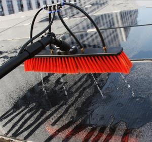 China ISO9001 5.4m Black Carbon Fiber Solar Module Cleaning Brush factory