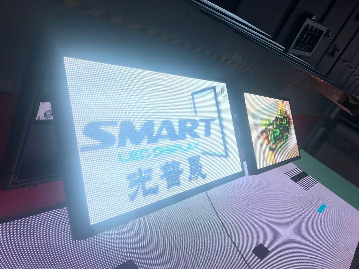 Outdoor Sign Board Front Open P10 Large Size LED Digital Signage Display Multi Screen Commercial