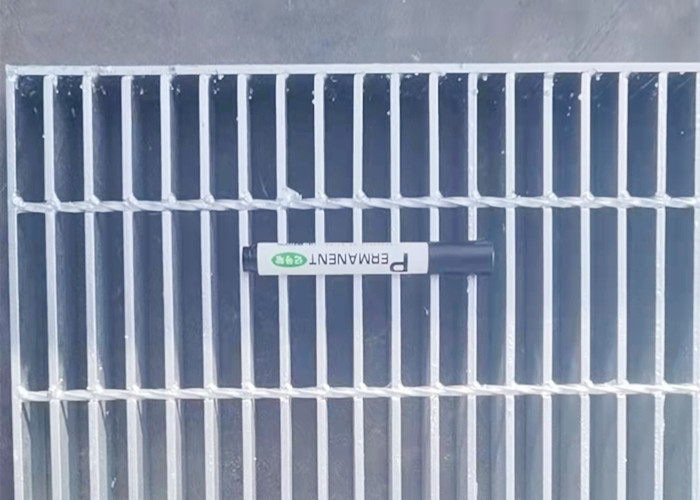 Frame Hot Dipped Galvanized Heavy Duty Steel Grid Catwalk Canal Cover