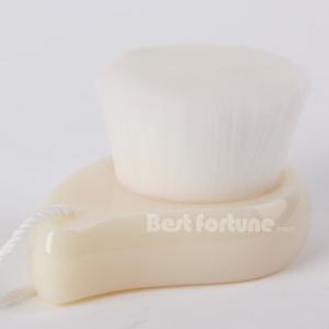 China Mild Fiber Pore Charcoal Face Brush Fiber Hair Wooden Handle Easy Operating factory