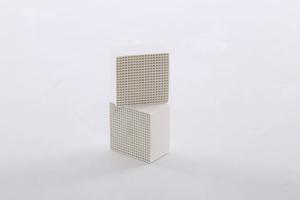 China Alumina Honeycomb Ceramic Heat Accumulator &amp; Thermal Accumulation Substrate factory
