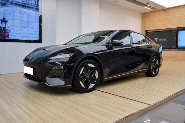 Black Sl03 Changan Electric Vehicles Car High Speed Five Door Five Seats Four