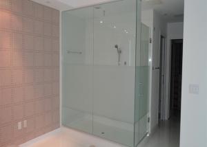 China Bathroom Toughened Laminated Glass , Custom Tempered Glass For Shower Walls factory