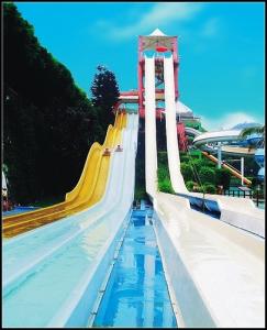 China Stainless Steel Fiberglass Water Slides With Rainbow Color For Kids / Adults in Water Park factory