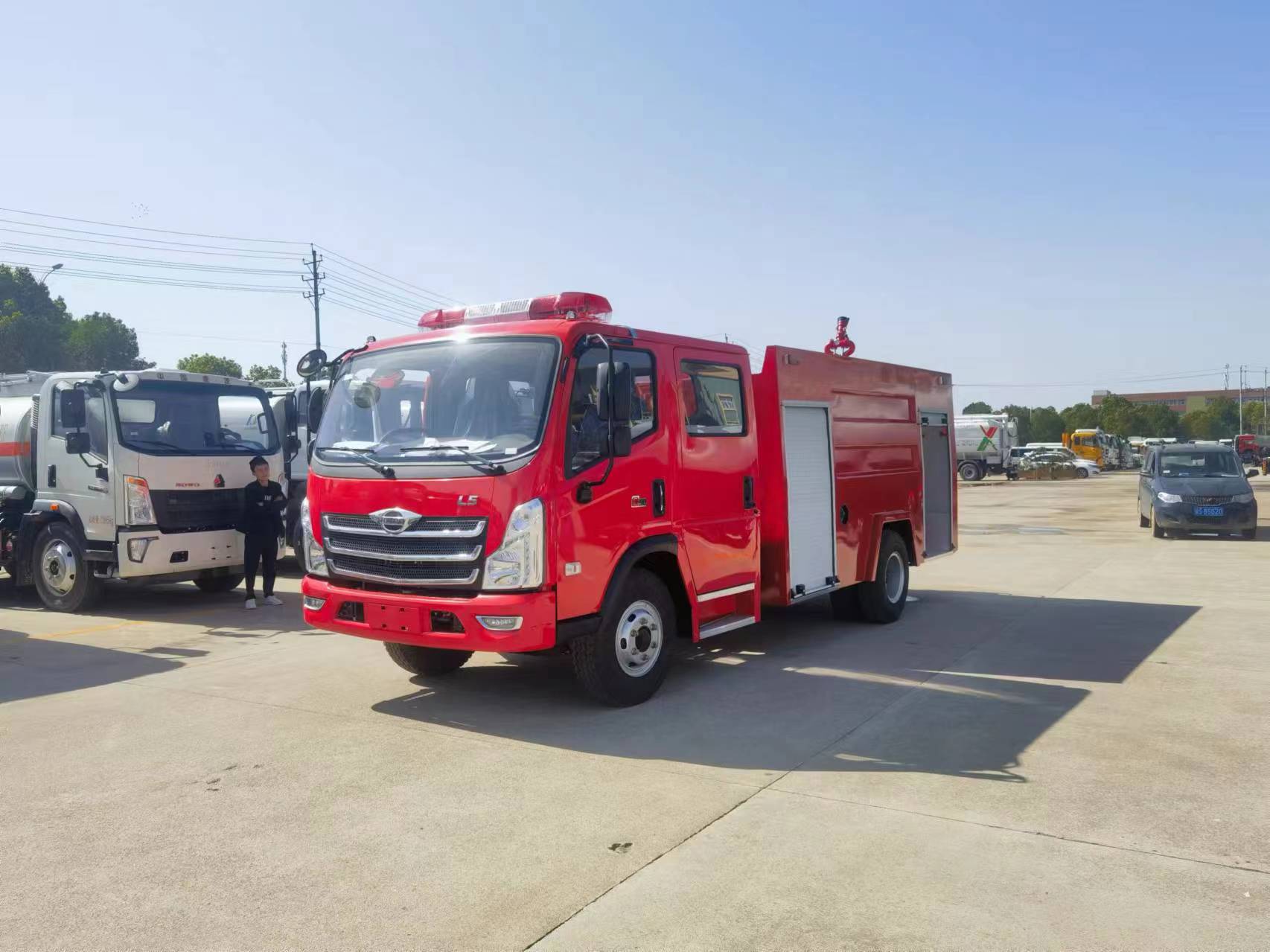 Howo 4x2 10cbm 12cbm Fire Truck Monitors Water Foam Fire Trucks