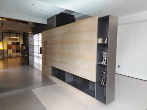 China L Shaped Multifunctional Aluminum Display Shelf For TV Storage Cabinet factory