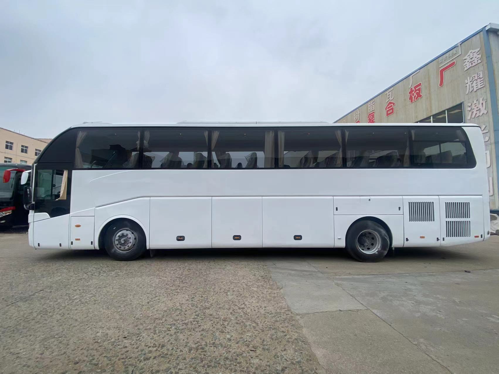 6050mm Wheel Base Customize 50 Seats Diesel Luxury Bus for Customer's Requirement