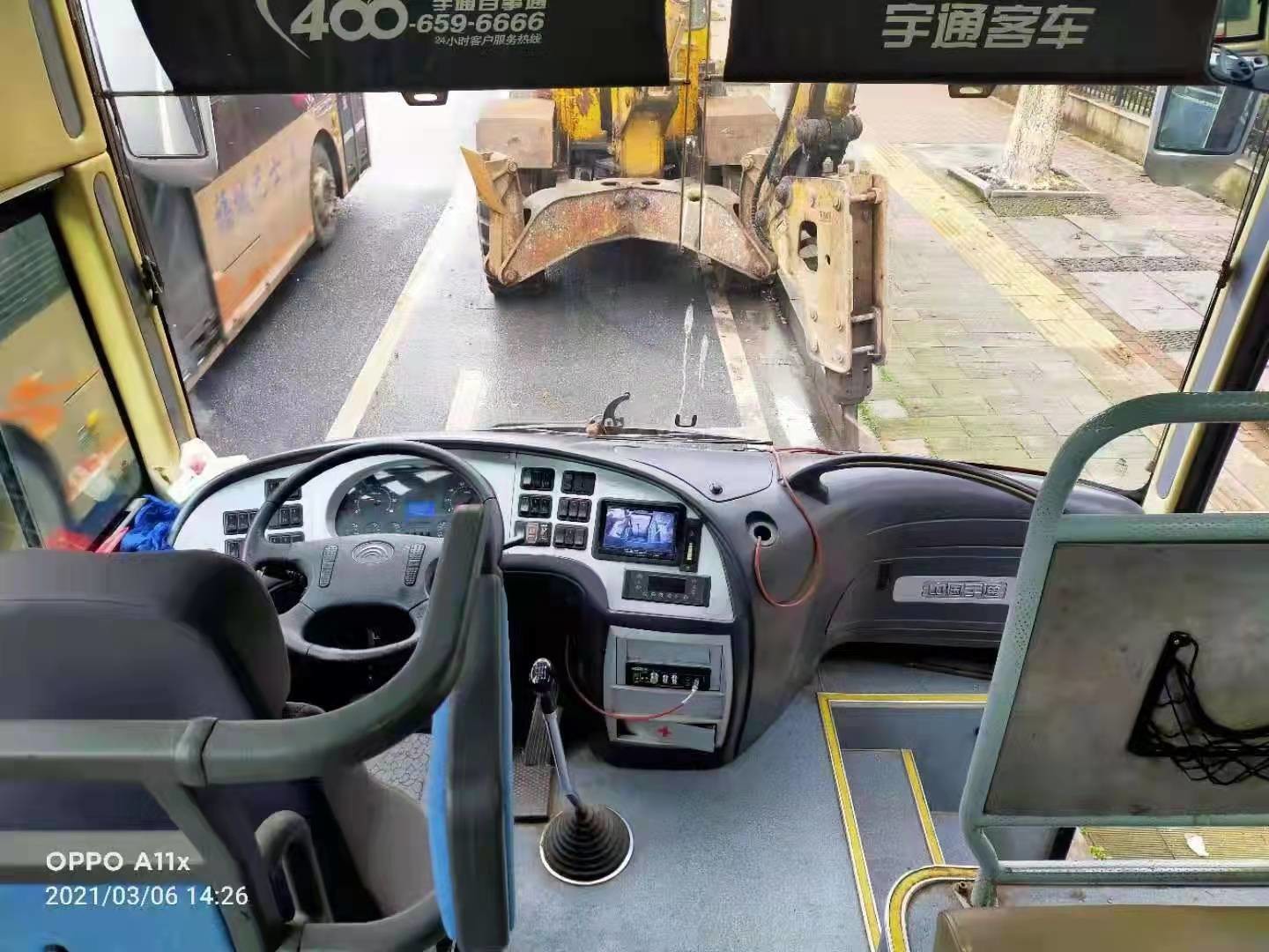 49 Seats 2014 Year Used Bus Zk6110 Double Door Yutong Used Coach Company Commuter Bus