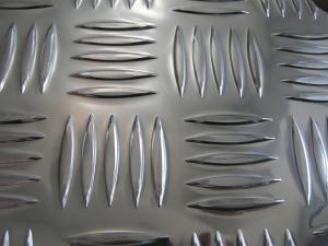 China Customized Anticorrosion 5 Bar Aluminum Tread Plate For Refrigerator factory