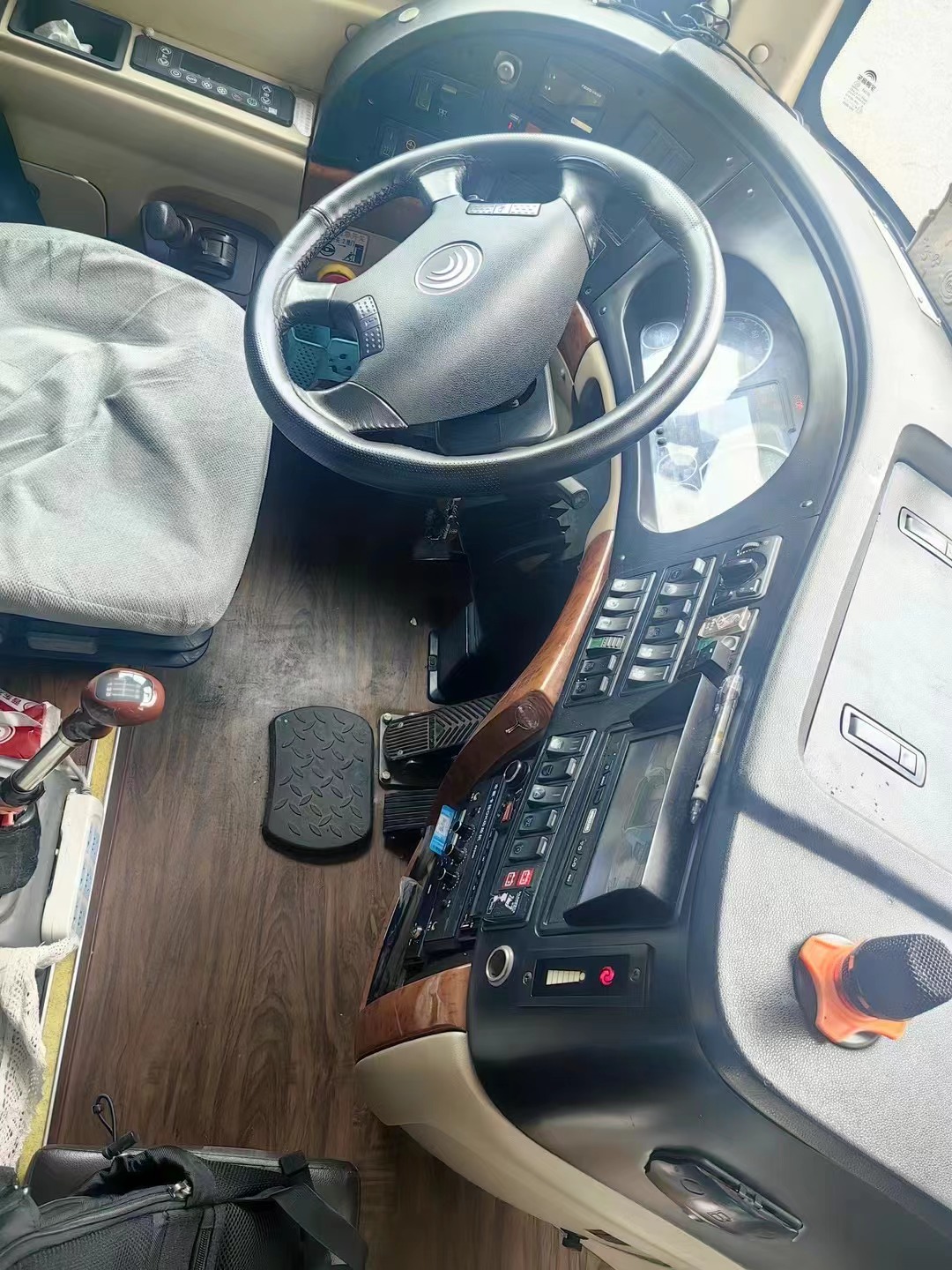 Affordable 6118 Model 54-Seater Bus with Two Doors Airbag Chassis and 9726ML Displacement
