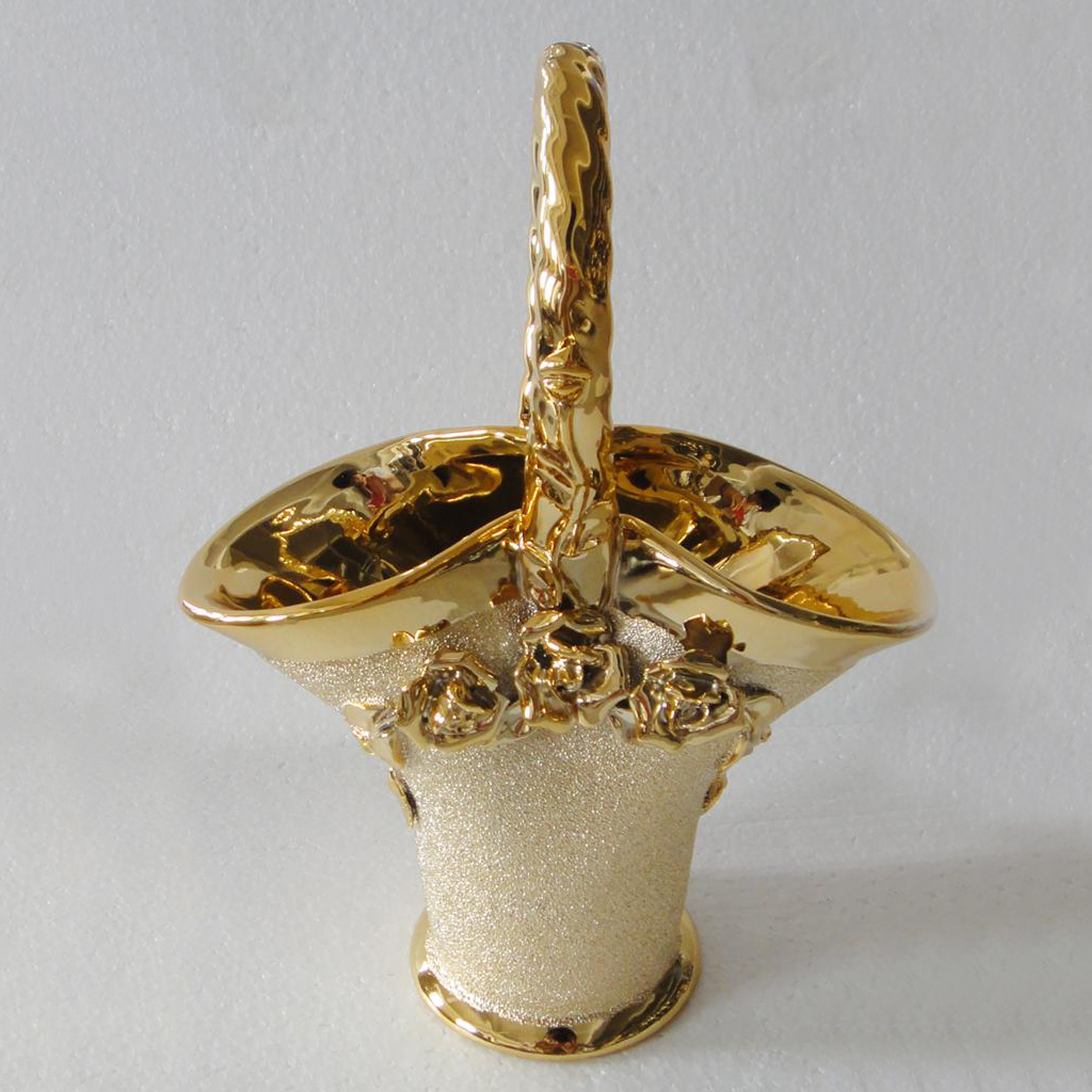 High Efficiency Ceramic Sanitary Ware Gold PVD Coating Equipment Manufacturer