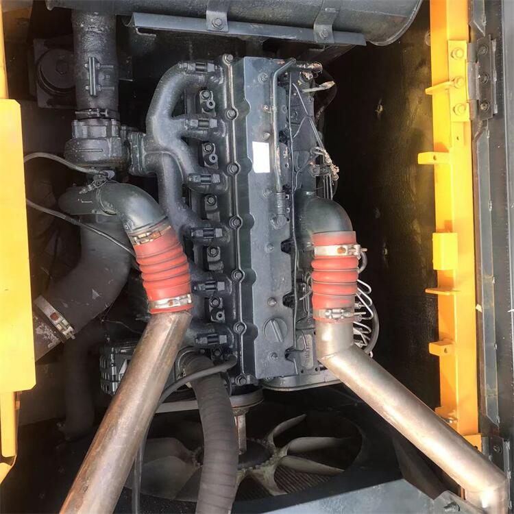 Large 30 Ton Used Hyundai 305 Excavator with Original Hydraulic Valve in Shanghai