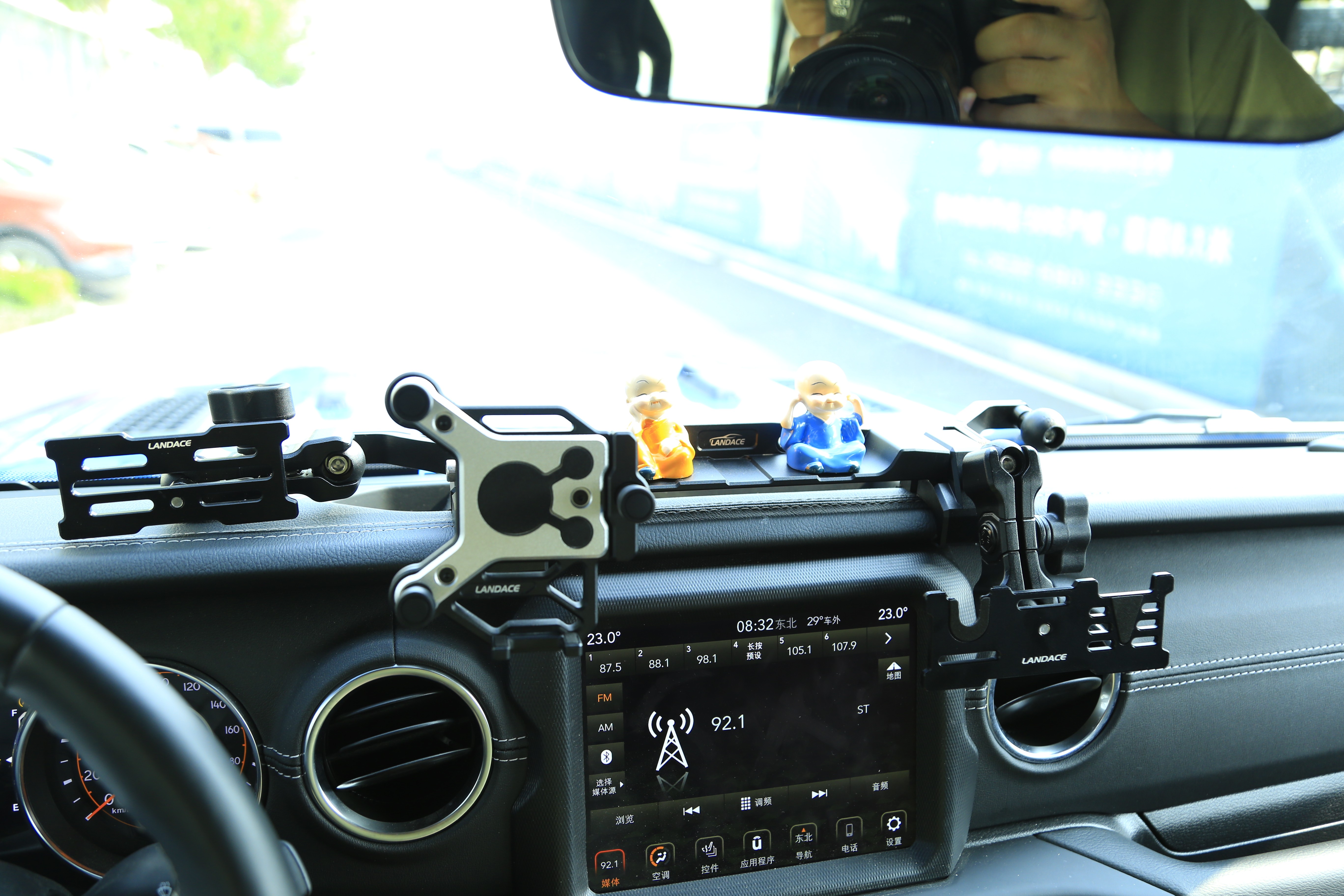JEEP Car Fitment Multifunctional Bracket Folding Magnetic Holder for Mobile Devices
