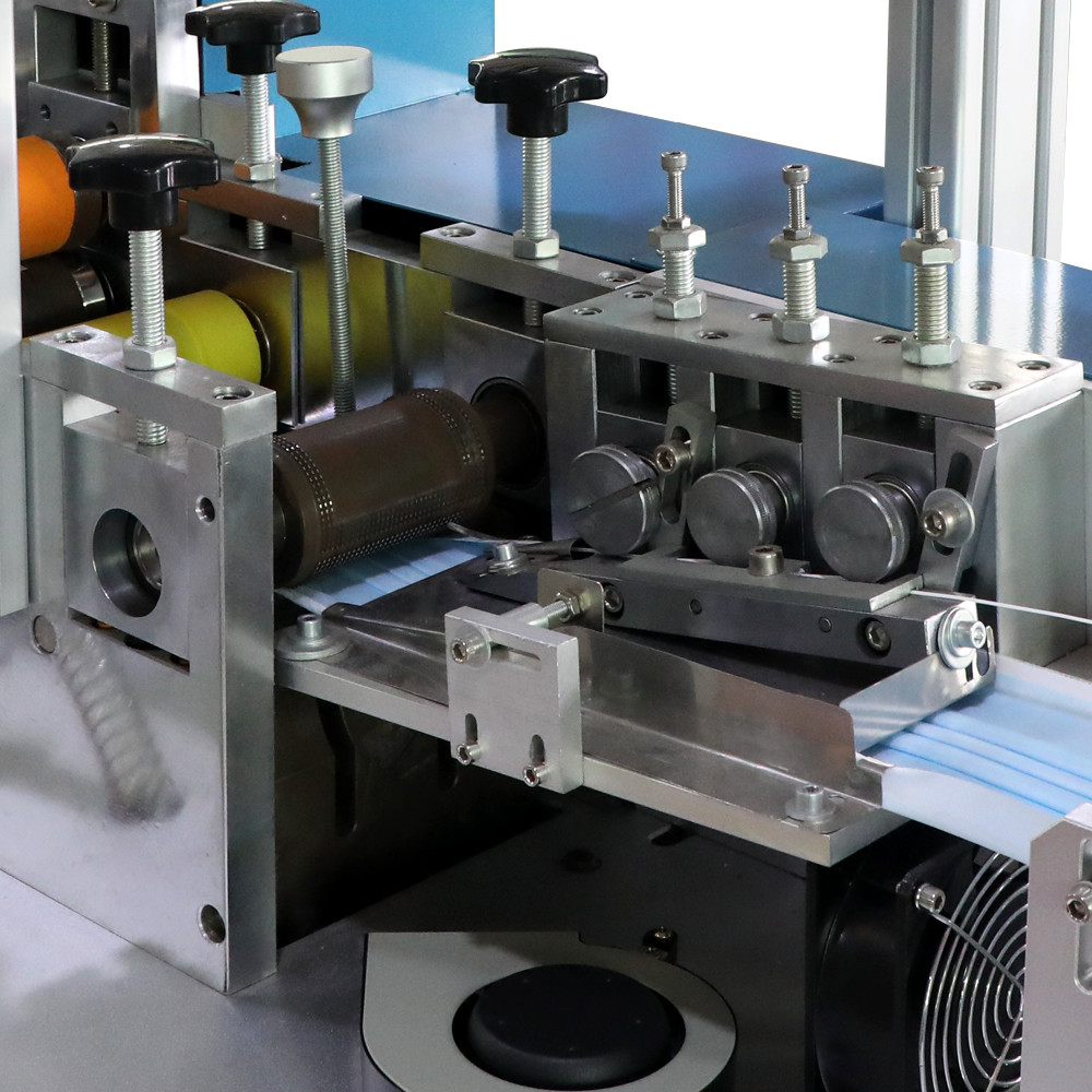 Melt Blown Disposable Mask Production Machine 220V 50Hz 13KW