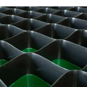 China Smooth HDPE Geocell Grid 100mm 445mm For Slope Stabilization Retaining Wall geocell factory