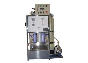 China Drinking water PLC Reverse Osmosis Desalination Plant vertical 900GPD factory