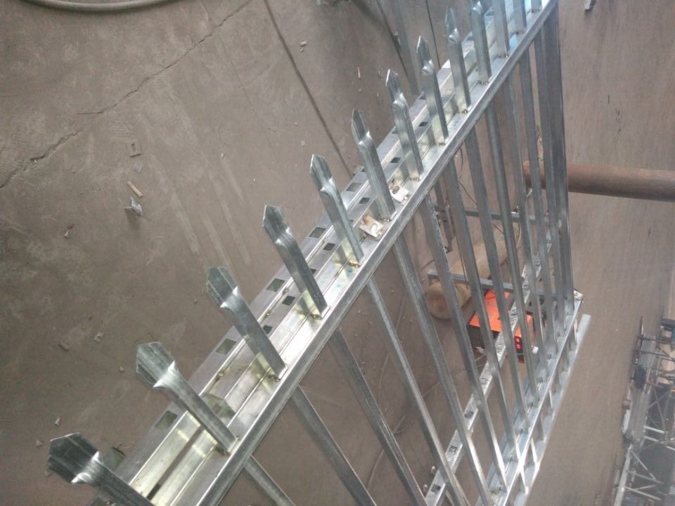 garrison fence price 1800mm x 2400mm just 42.88USD per kit included 1pcs 65mm x 65mm post 4 pcs braket and screw