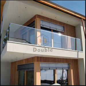 China 10mm Transparent Tempered Glass Balcony Railing Systems Safety Barrier Maximizes Space factory