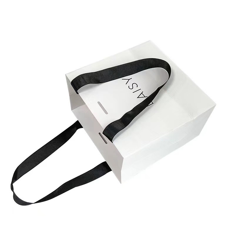 China Embossing Ribbon Handle Cosmetic Paper Bags White Paper Carrier Bags factory
