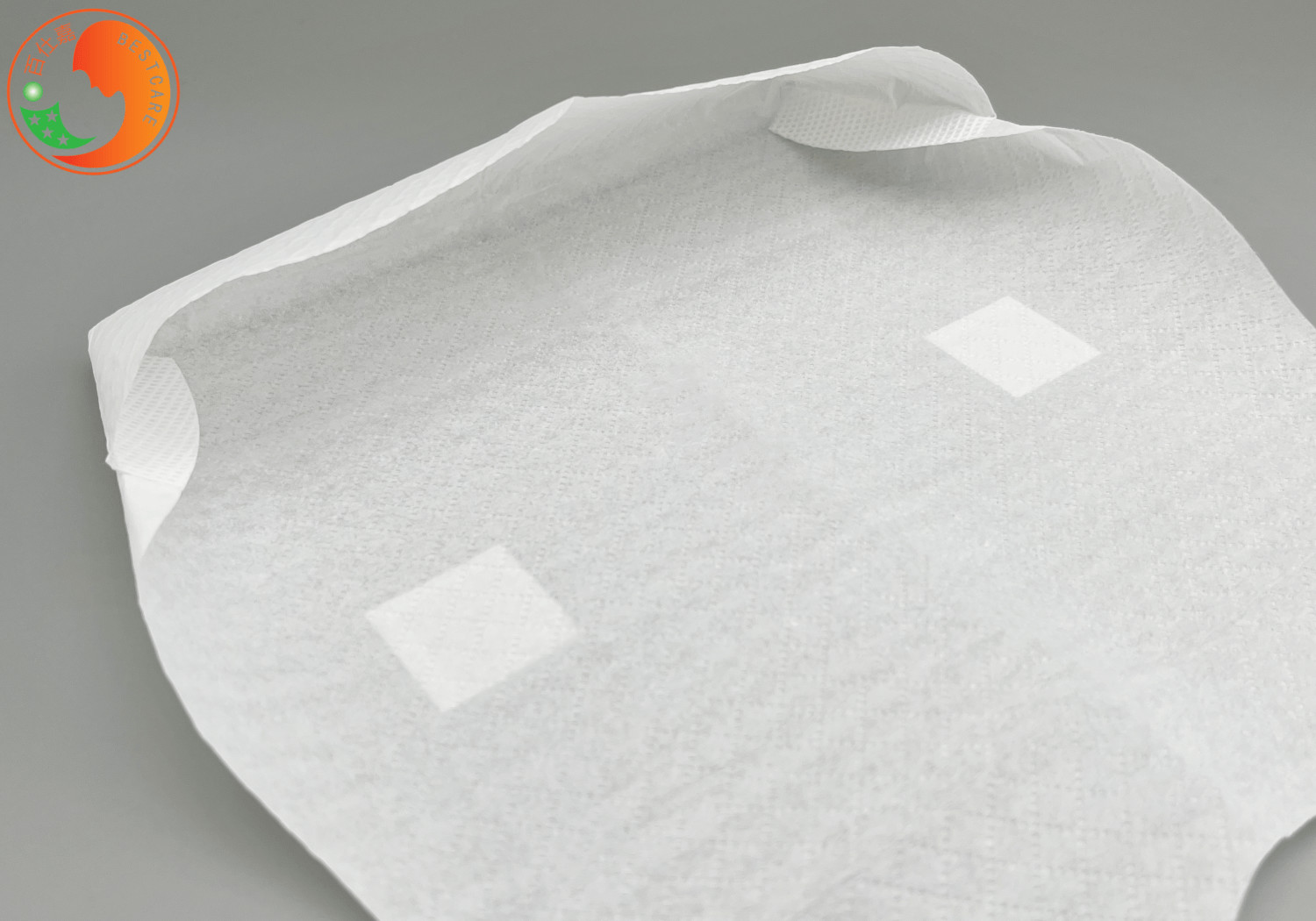 Biodegradable Disposable Baby Feeding Bibs Soft Tissue With Position Sticker OEM Cartoon