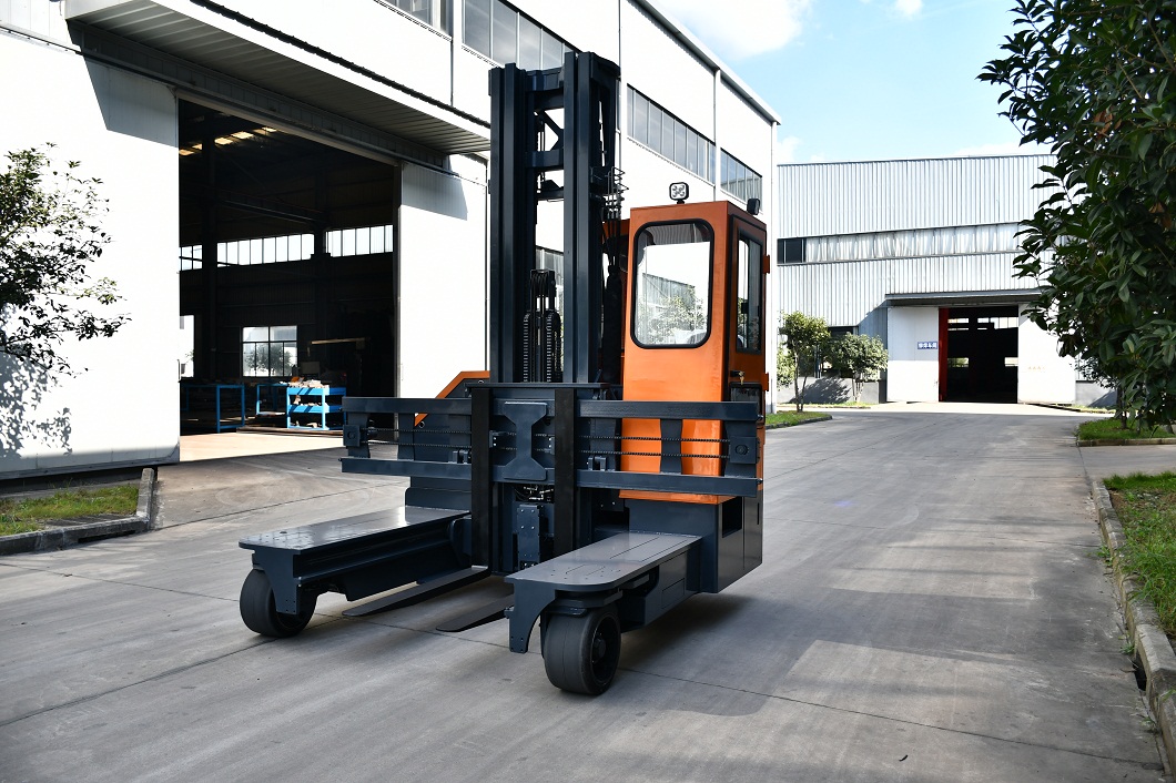 3Ton 4Ton Electric Multi Directional Forklift With Closed Cabin And USA CURTIS Controller