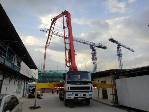 6x4 Mobile Concrete Pump Truck with Germany Rexroth Hydraulic System 37m 360HP