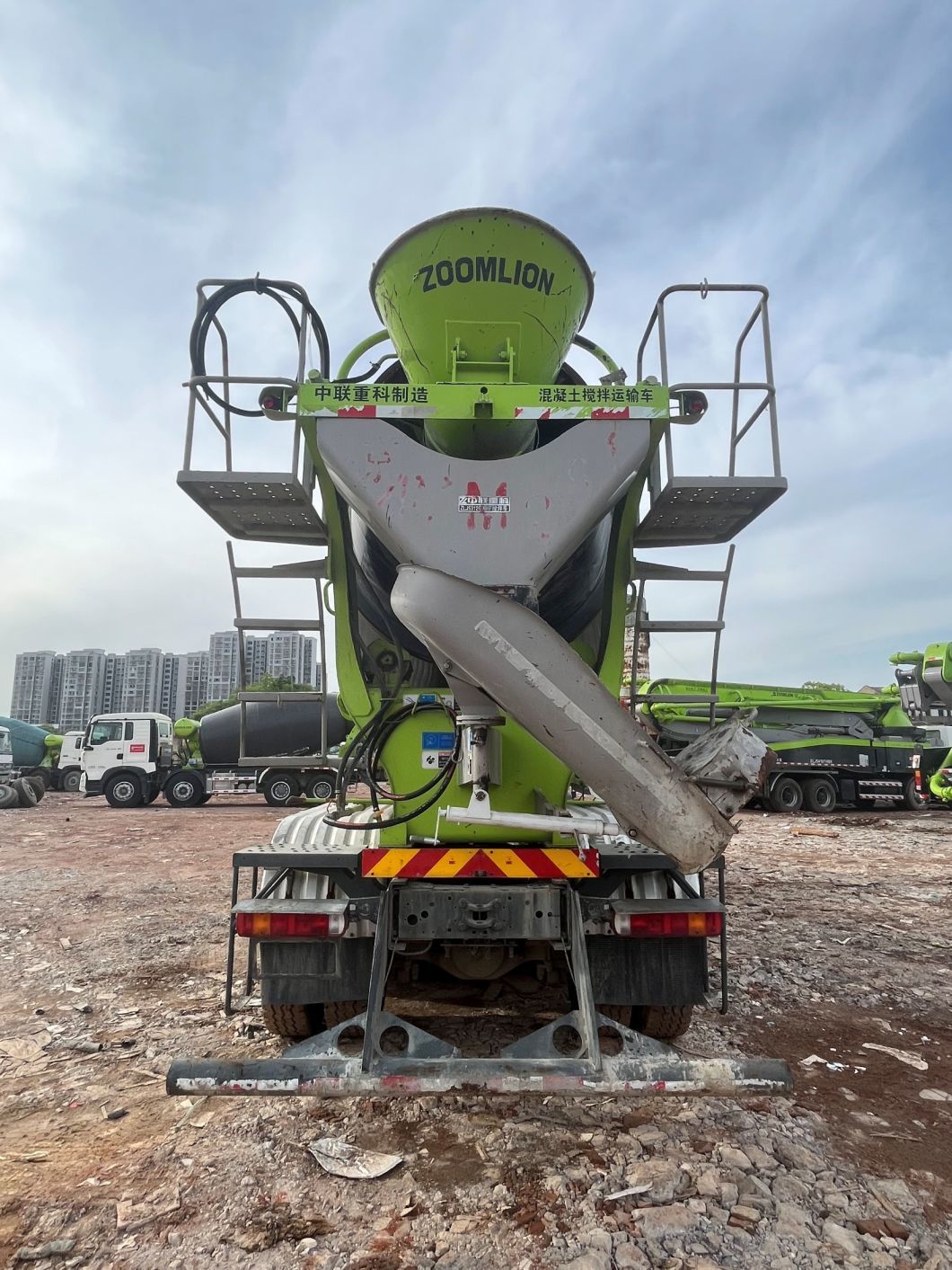 20 Years Concrete Mixer Truck Country Six Using HOWO Chassis