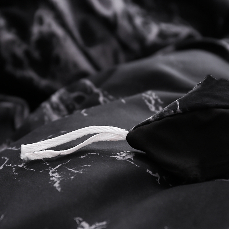 Personalized Comfort and Style Custom Logo King Bedding Set for Modern Fashion Designers