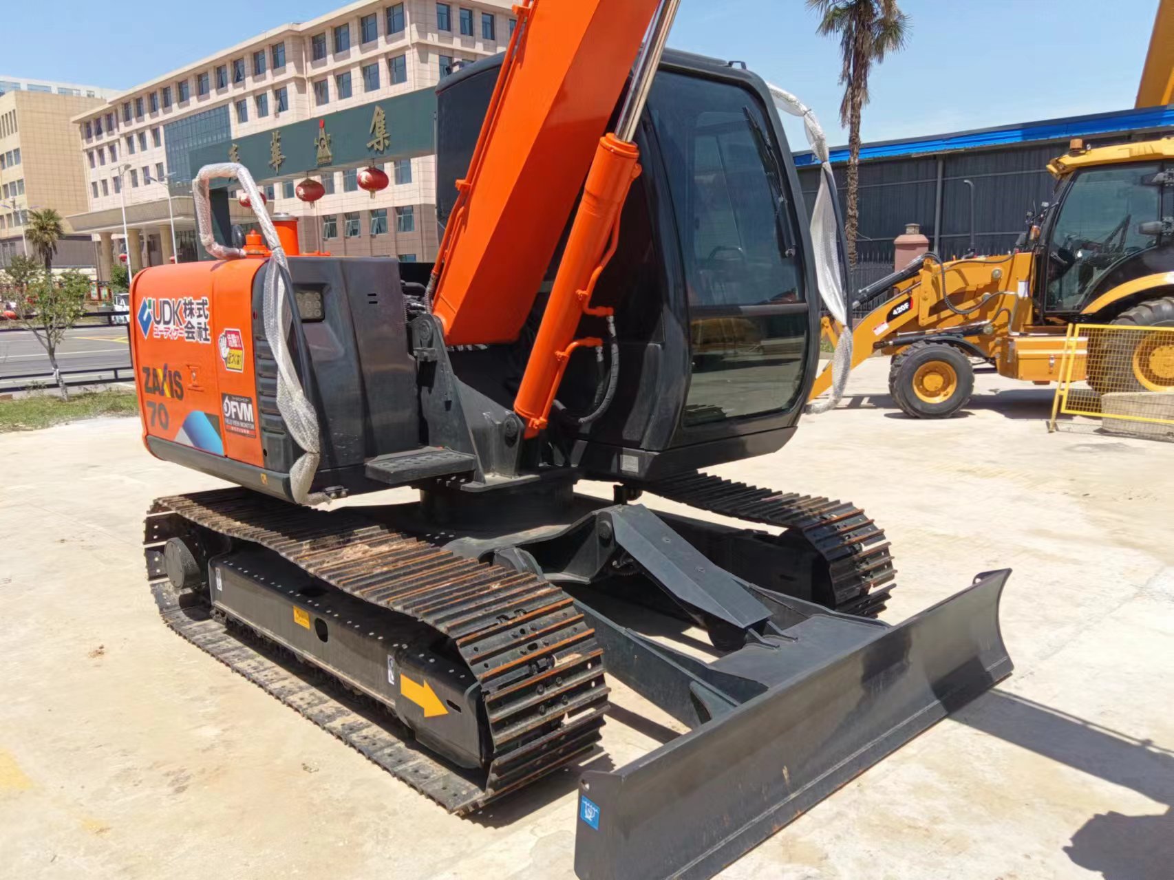 7 Ton Hitachi ZX70 Mini Excavator with and Hyperkinesis Assembled by Hitachi in Japan