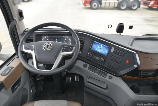 Dongfeng 520hp 33 Ton Tow Capability Tractor Truck Clean Energy Diesel 6560x2524x3680mm