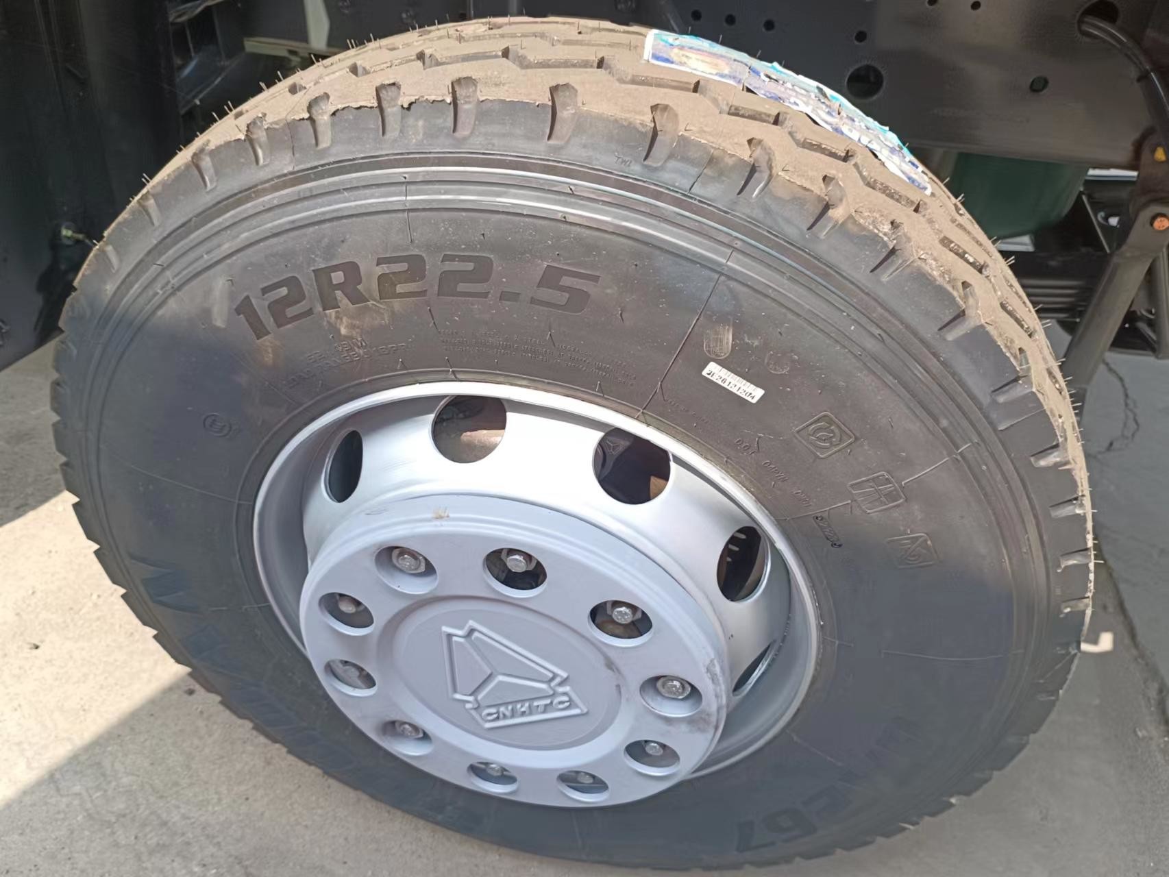 Sino Truck Diesel Howo 12 Wheels Chassis Dump Truck LHD＆RHD Used With Refurbished Euro 2
