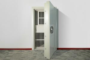 China Single Opening Steel Vault Door Anti Burtlary Customized With Fingerprint Lock factory