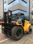 Pneumatic Tire Rough Terrain Forklift 3.5 Ton 4 Wheel Drive 5000 - 6000 LBS