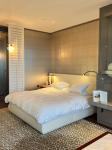 Luxury Hotel Bedroom Furniture King Size Solid Ash Bed Customized