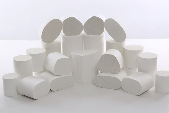 China Round White Honeycomb Ceramic Carrier , car Catalyst Supports factory