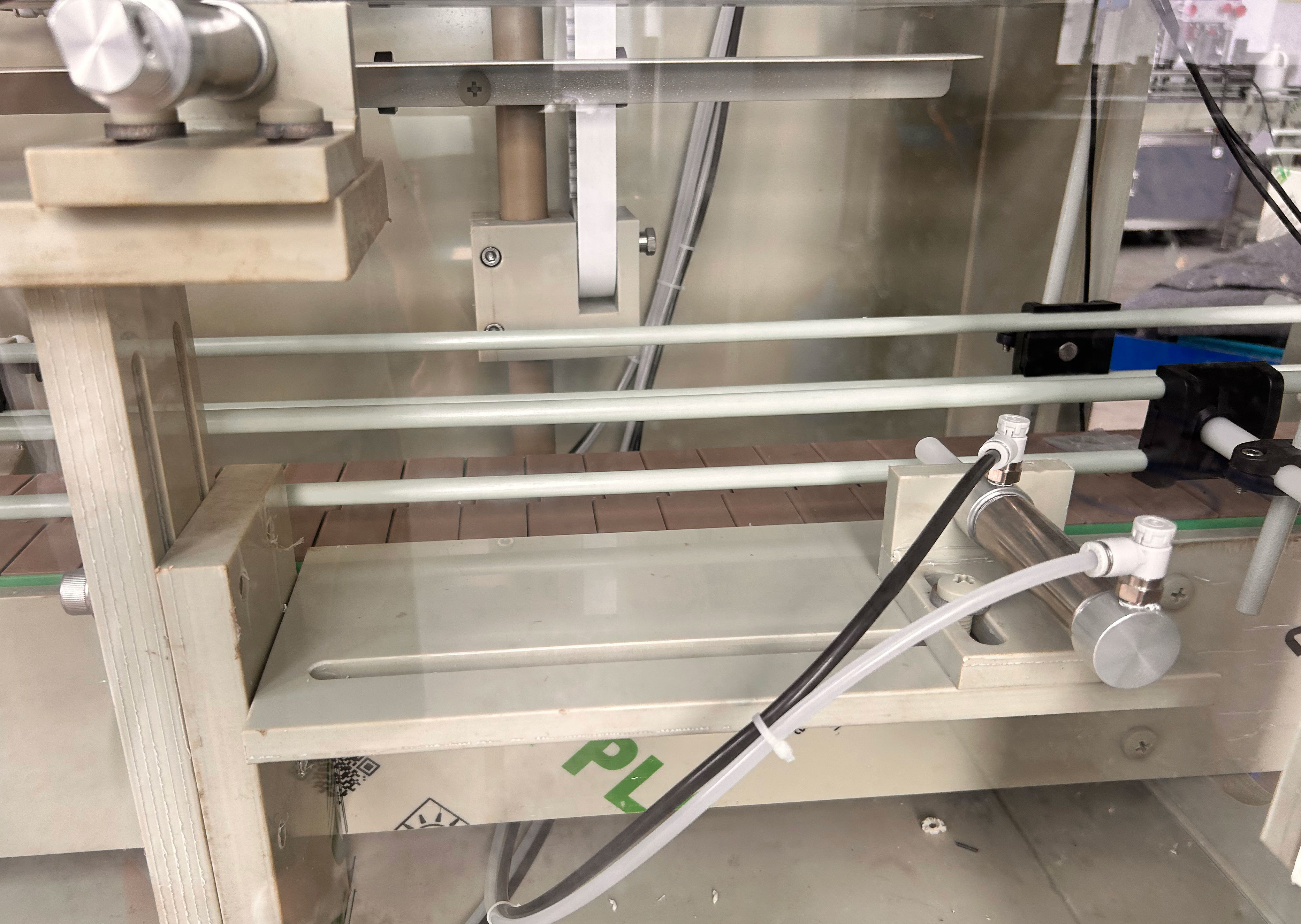 Automatic Anti-corrosive Liquid Fertilizers Agriculture Pesticide Bottle Filling Packing Machine