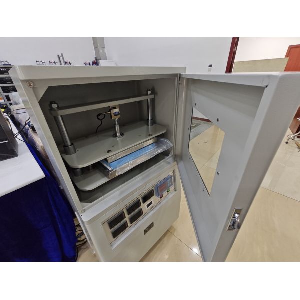 Thermal Conductivity Tester equipment showing measurement interface and sample placement