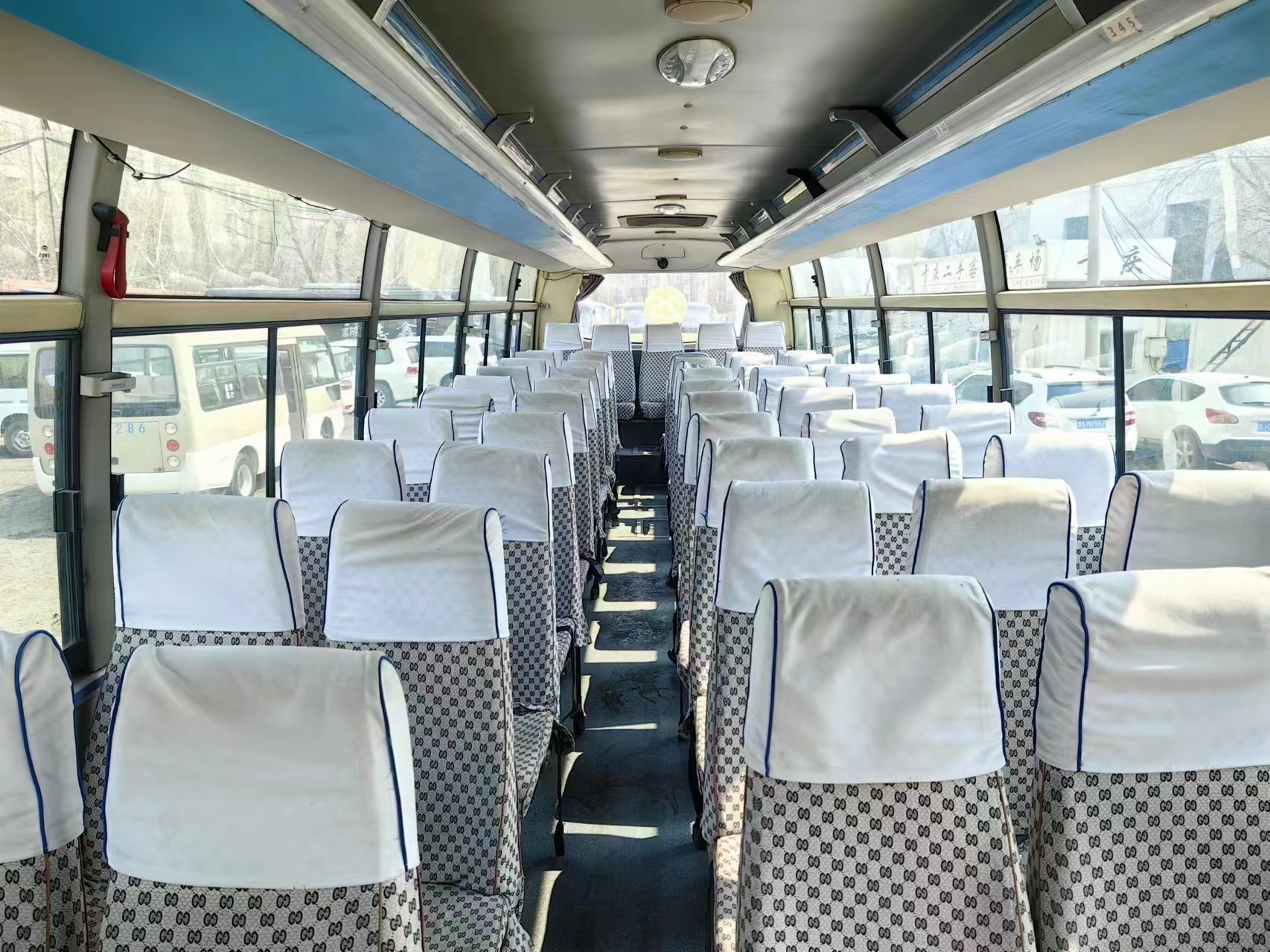 2nd Hand Bus Yutong ZK6107 Coach Bus Original 2+3 Seats Layout 60 Seats Leaf Spring A/C