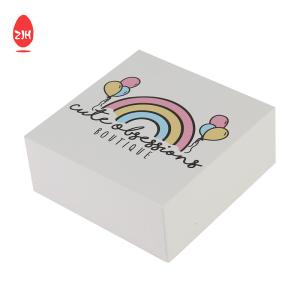 China Embossing White Cardboard Gift Packaging Box With Matte Laminated factory